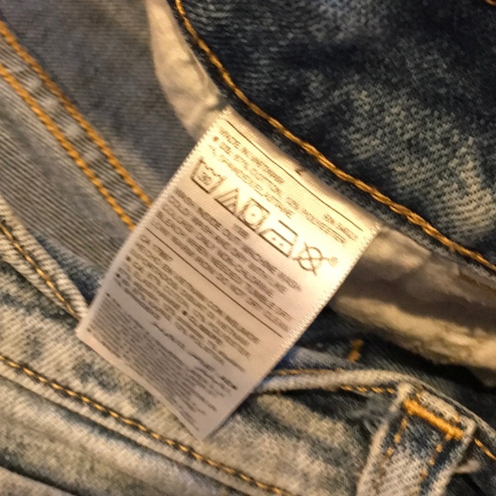Old navy boyfriend shorts - Picture 4 of 4